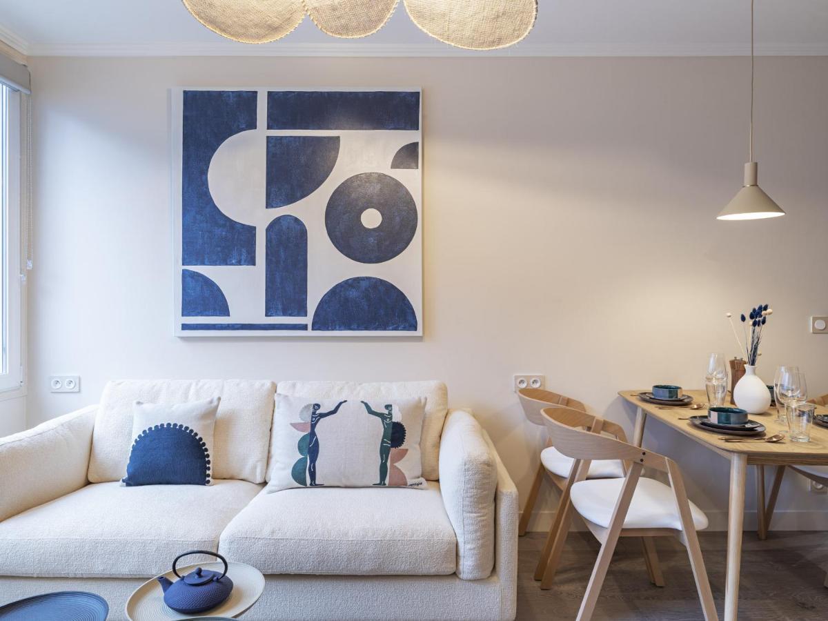 The Blue Suite On Champs Elysees Avenue Παρίσι Εξωτερικό φωτογραφία