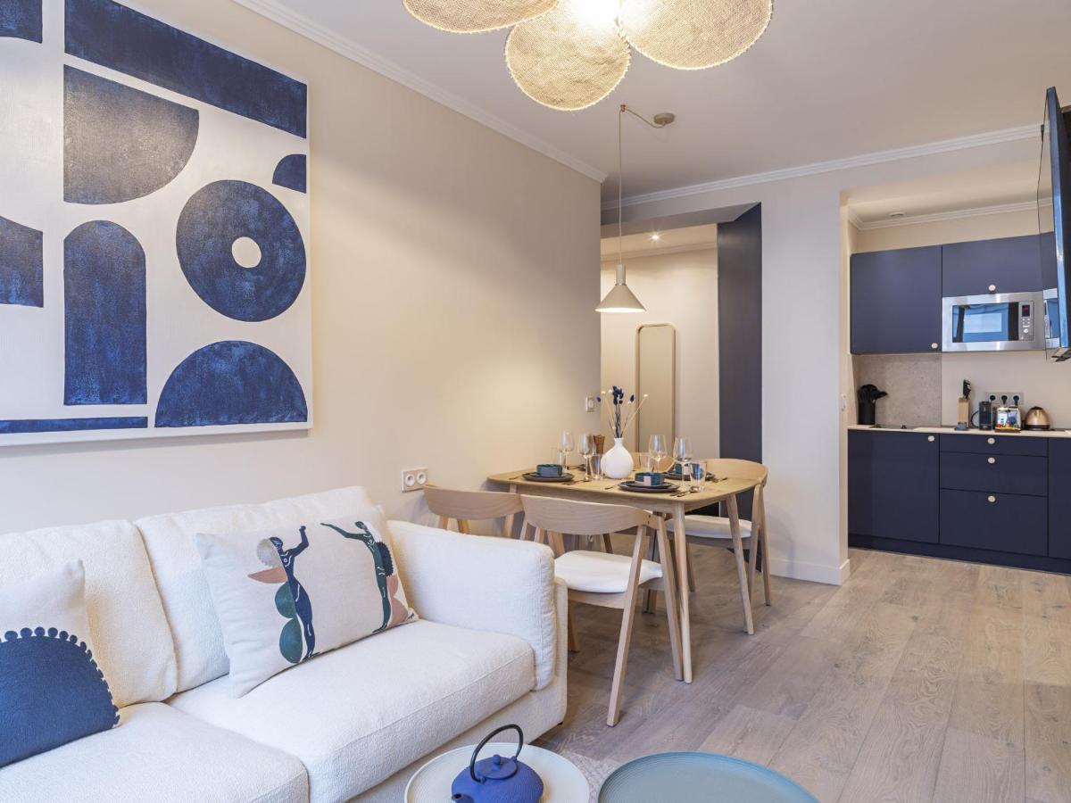 The Blue Suite On Champs Elysees Avenue Παρίσι Εξωτερικό φωτογραφία