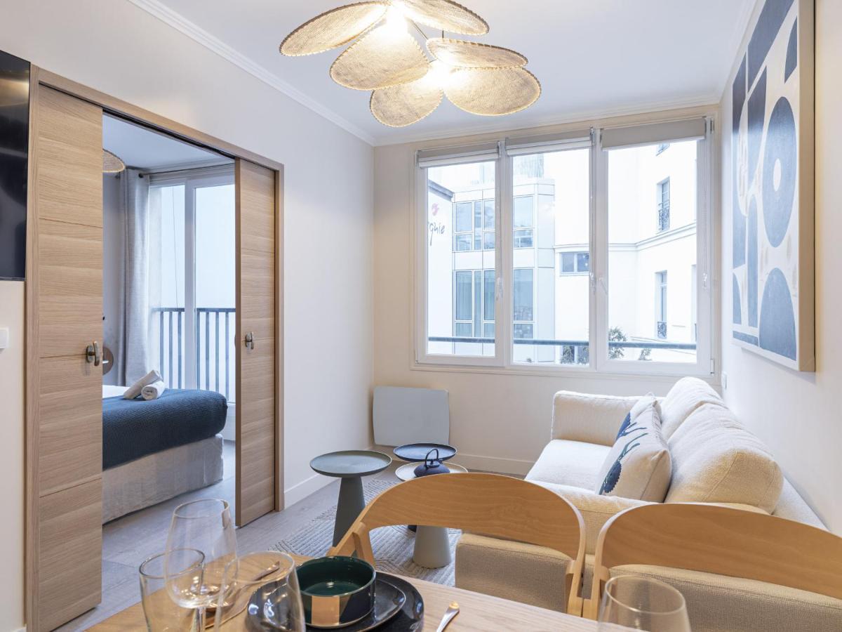 The Blue Suite On Champs Elysees Avenue Παρίσι Εξωτερικό φωτογραφία